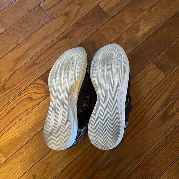 Skechers - Picture 3 of 3